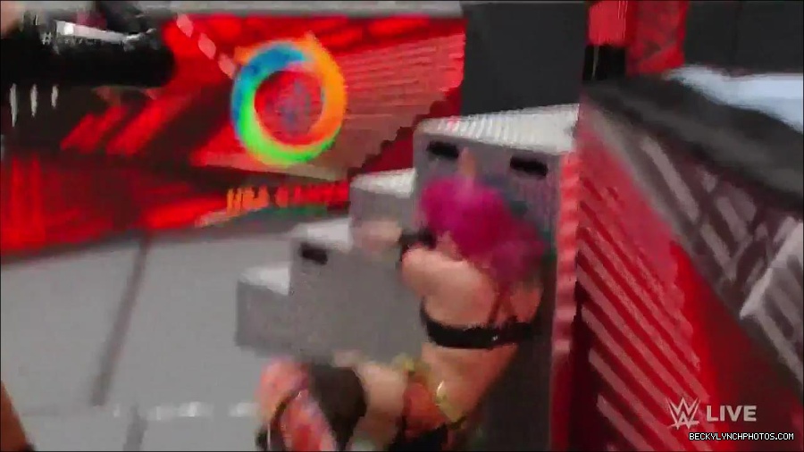 WWE_Monday_Night_Raw_2022_05_23_720p_HDTV_x264-NWCHD_mp4_007265566.jpg