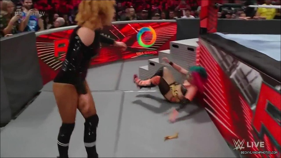WWE_Monday_Night_Raw_2022_05_23_720p_HDTV_x264-NWCHD_mp4_007265966.jpg