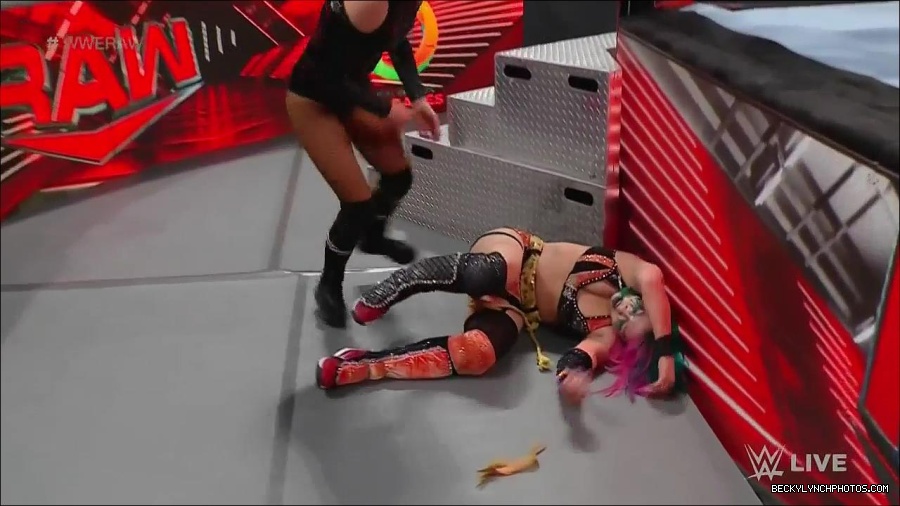WWE_Monday_Night_Raw_2022_05_23_720p_HDTV_x264-NWCHD_mp4_007267968.jpg