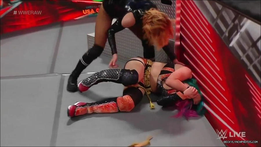 WWE_Monday_Night_Raw_2022_05_23_720p_HDTV_x264-NWCHD_mp4_007268369.jpg