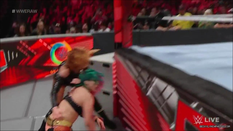 WWE_Monday_Night_Raw_2022_05_23_720p_HDTV_x264-NWCHD_mp4_007269970.jpg