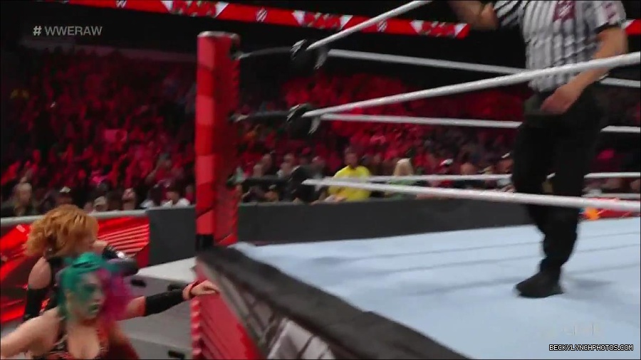 WWE_Monday_Night_Raw_2022_05_23_720p_HDTV_x264-NWCHD_mp4_007270371.jpg