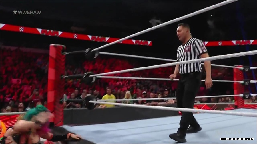 WWE_Monday_Night_Raw_2022_05_23_720p_HDTV_x264-NWCHD_mp4_007270771.jpg