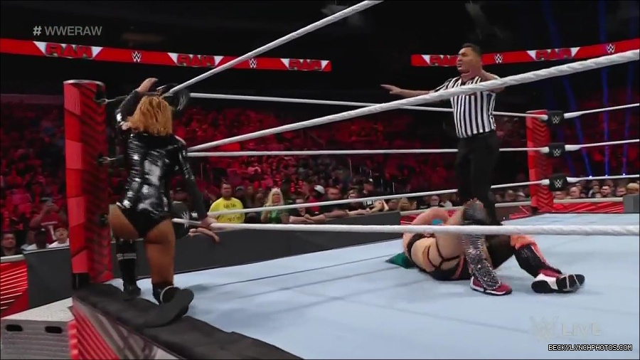 WWE_Monday_Night_Raw_2022_05_23_720p_HDTV_x264-NWCHD_mp4_007273173.jpg