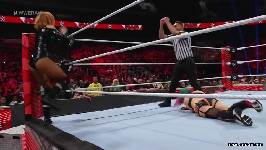 WWE_Monday_Night_Raw_2022_05_23_720p_HDTV_x264-NWCHD_mp4_007273574.jpg