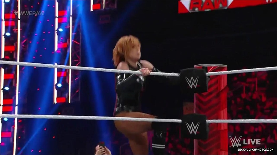 WWE_Monday_Night_Raw_2022_05_23_720p_HDTV_x264-NWCHD_mp4_007273974.jpg