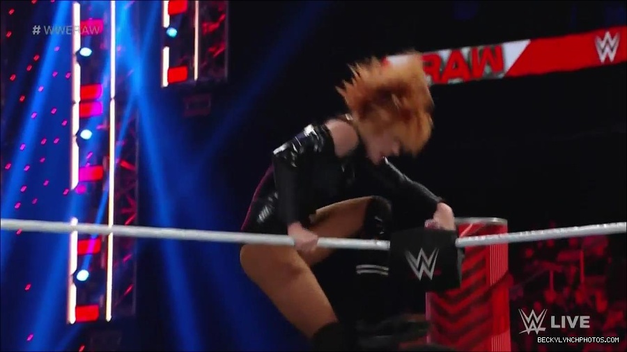 WWE_Monday_Night_Raw_2022_05_23_720p_HDTV_x264-NWCHD_mp4_007274375.jpg