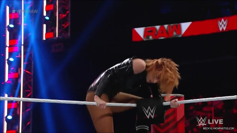 WWE_Monday_Night_Raw_2022_05_23_720p_HDTV_x264-NWCHD_mp4_007274775.jpg