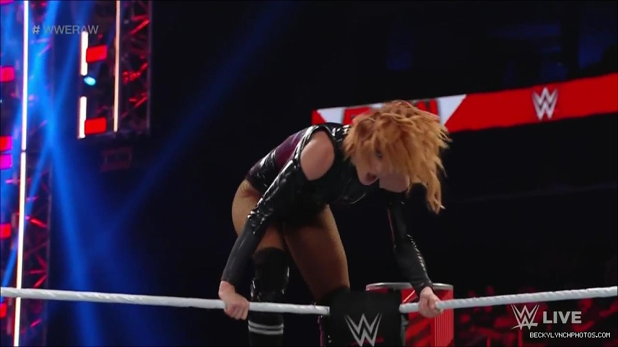 WWE_Monday_Night_Raw_2022_05_23_720p_HDTV_x264-NWCHD_mp4_007275175.jpg