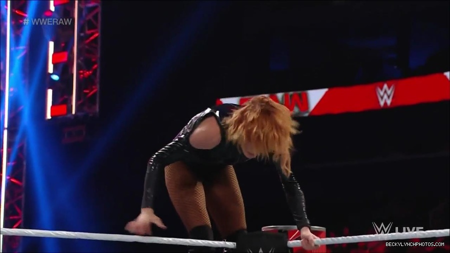 WWE_Monday_Night_Raw_2022_05_23_720p_HDTV_x264-NWCHD_mp4_007275576.jpg