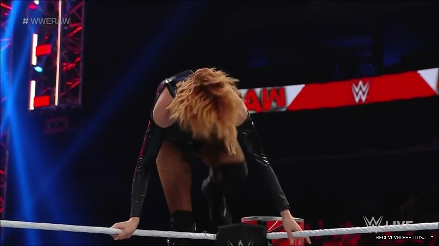 WWE_Monday_Night_Raw_2022_05_23_720p_HDTV_x264-NWCHD_mp4_007275976.jpg