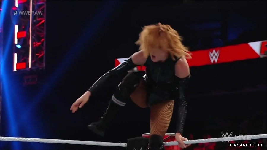 WWE_Monday_Night_Raw_2022_05_23_720p_HDTV_x264-NWCHD_mp4_007277578.jpg