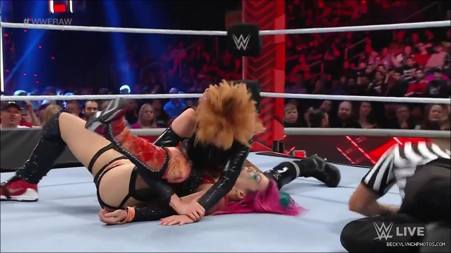 WWE_Monday_Night_Raw_2022_05_23_720p_HDTV_x264-NWCHD_mp4_007281982.jpg