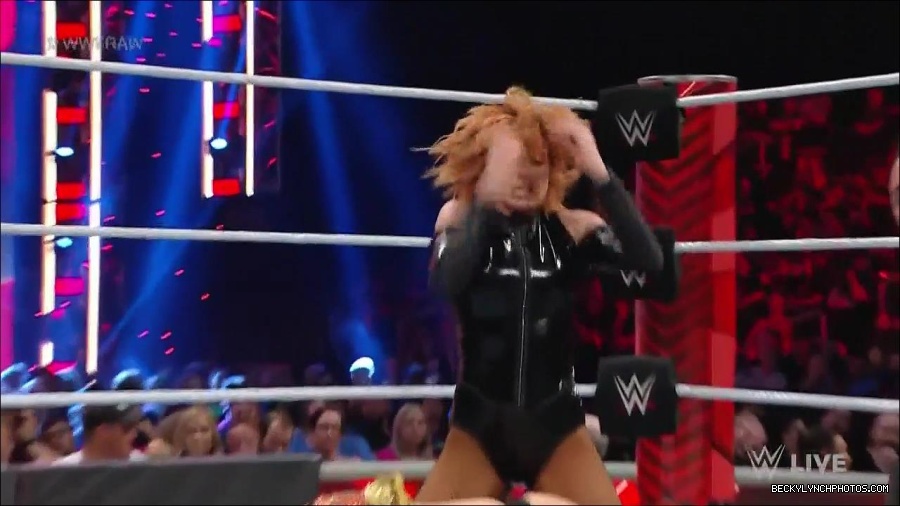 WWE_Monday_Night_Raw_2022_05_23_720p_HDTV_x264-NWCHD_mp4_007284385.jpg