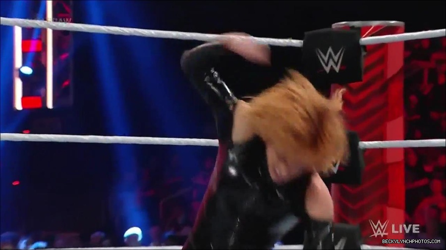 WWE_Monday_Night_Raw_2022_05_23_720p_HDTV_x264-NWCHD_mp4_007284785.jpg