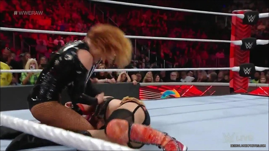 WWE_Monday_Night_Raw_2022_05_23_720p_HDTV_x264-NWCHD_mp4_007287187.jpg