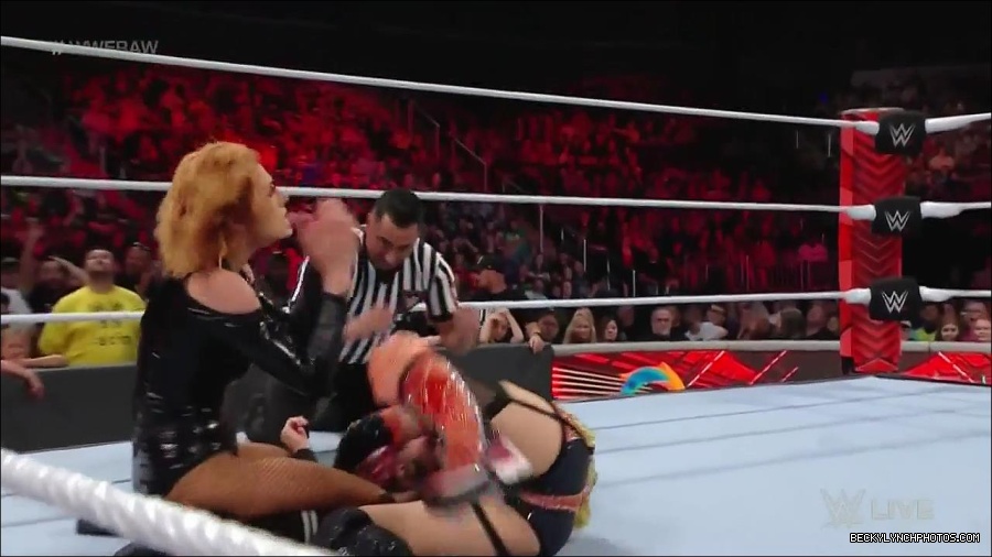 WWE_Monday_Night_Raw_2022_05_23_720p_HDTV_x264-NWCHD_mp4_007287588.jpg