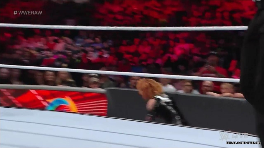 WWE_Monday_Night_Raw_2022_05_23_720p_HDTV_x264-NWCHD_mp4_007300000.jpg