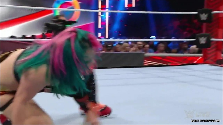 WWE_Monday_Night_Raw_2022_05_23_720p_HDTV_x264-NWCHD_mp4_007300801.jpg