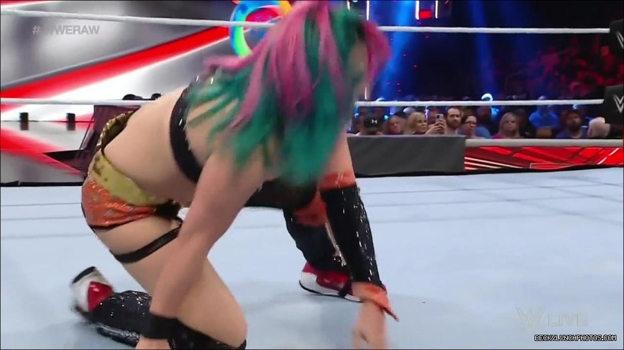 WWE_Monday_Night_Raw_2022_05_23_720p_HDTV_x264-NWCHD_mp4_007301201.jpg