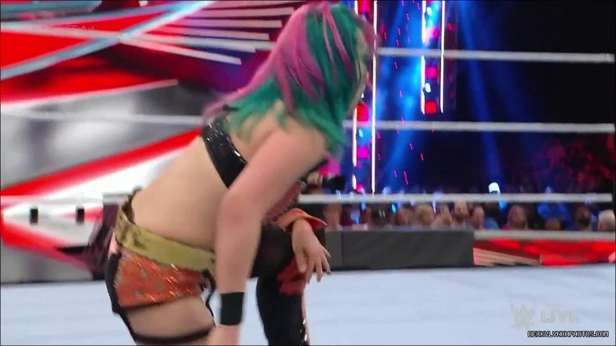 WWE_Monday_Night_Raw_2022_05_23_720p_HDTV_x264-NWCHD_mp4_007301602.jpg