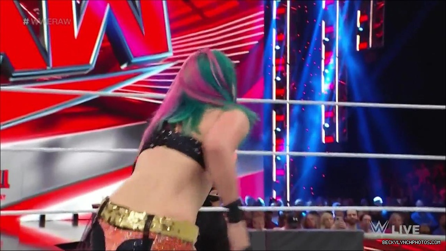 WWE_Monday_Night_Raw_2022_05_23_720p_HDTV_x264-NWCHD_mp4_007302002.jpg