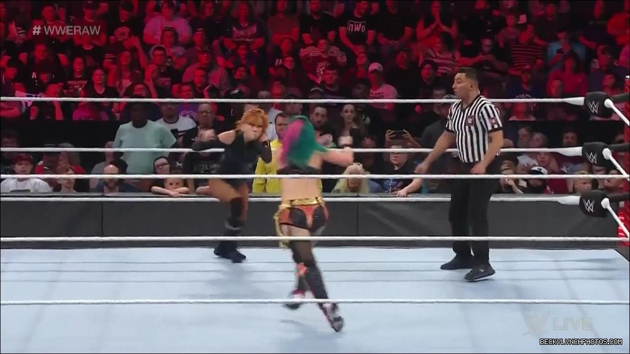WWE_Monday_Night_Raw_2022_05_23_720p_HDTV_x264-NWCHD_mp4_007302803.jpg