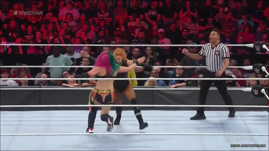 WWE_Monday_Night_Raw_2022_05_23_720p_HDTV_x264-NWCHD_mp4_007303203.jpg