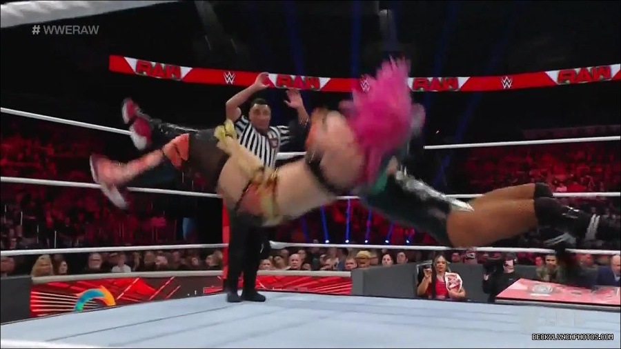 WWE_Monday_Night_Raw_2022_05_23_720p_HDTV_x264-NWCHD_mp4_007303604.jpg
