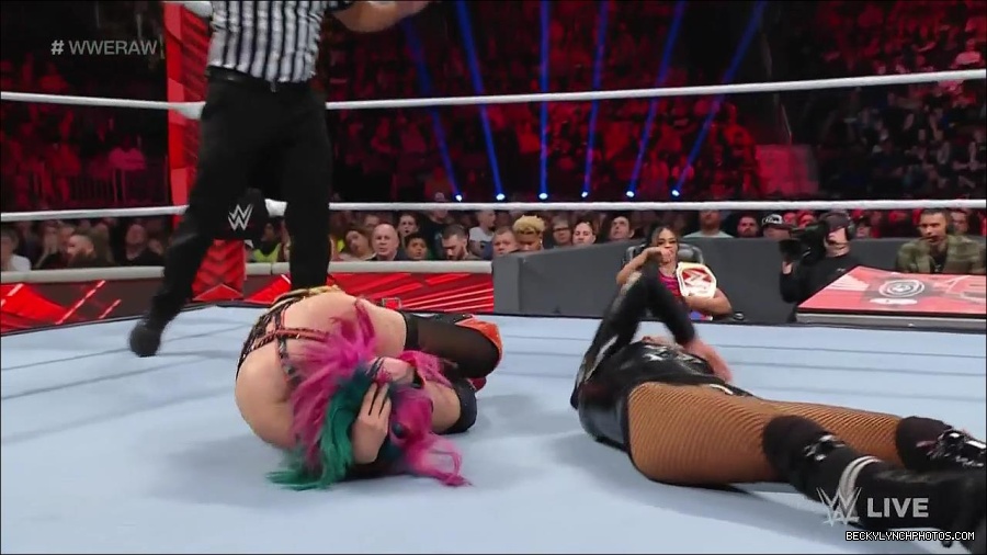 WWE_Monday_Night_Raw_2022_05_23_720p_HDTV_x264-NWCHD_mp4_007305205.jpg