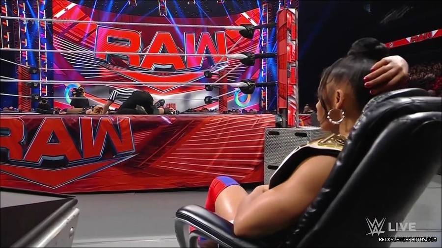 WWE_Monday_Night_Raw_2022_05_23_720p_HDTV_x264-NWCHD_mp4_007308809.jpg