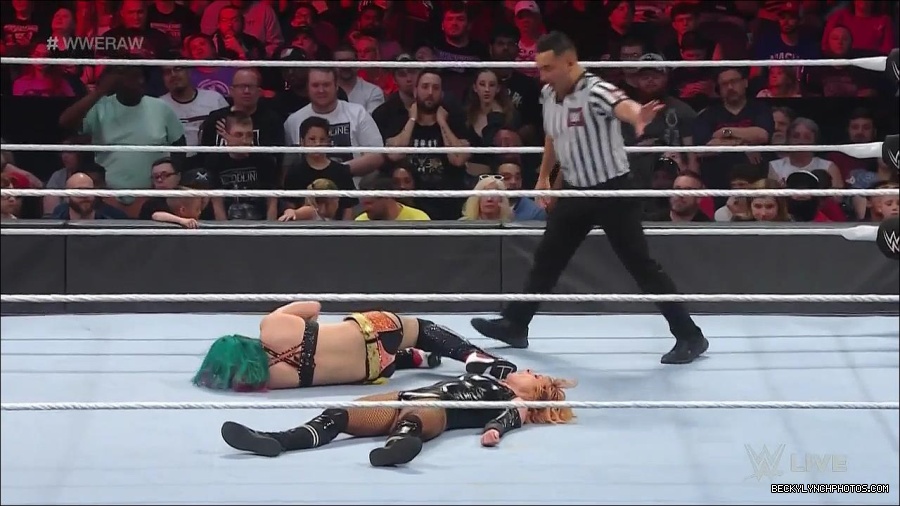 WWE_Monday_Night_Raw_2022_05_23_720p_HDTV_x264-NWCHD_mp4_007311211.jpg