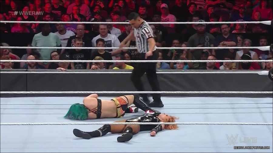 WWE_Monday_Night_Raw_2022_05_23_720p_HDTV_x264-NWCHD_mp4_007311612.jpg