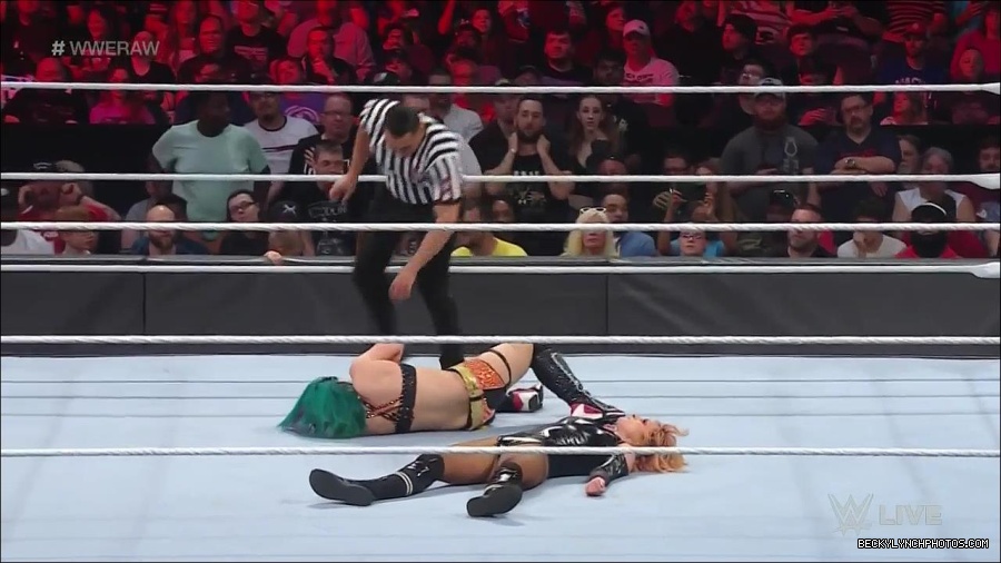 WWE_Monday_Night_Raw_2022_05_23_720p_HDTV_x264-NWCHD_mp4_007312012.jpg