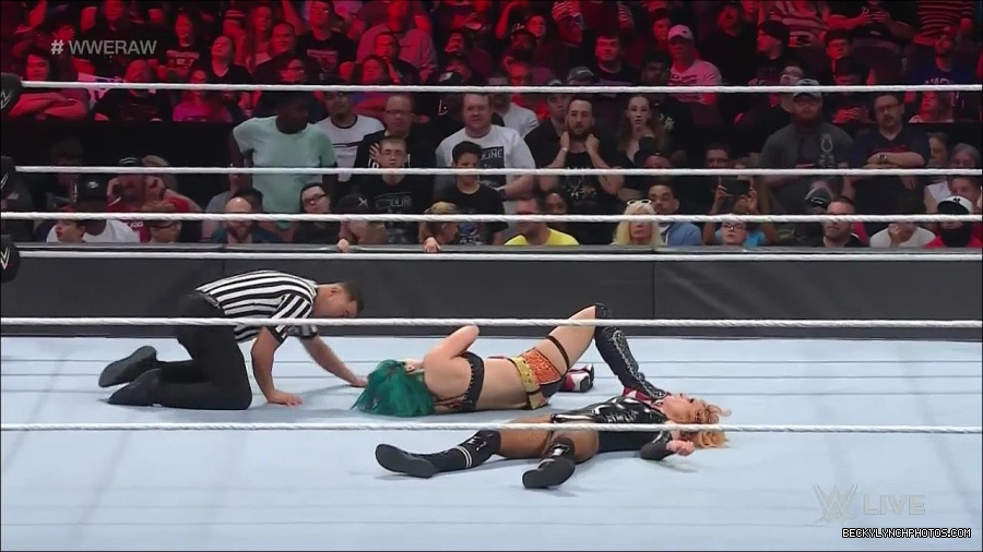 WWE_Monday_Night_Raw_2022_05_23_720p_HDTV_x264-NWCHD_mp4_007312813.jpg