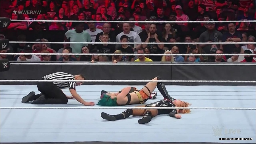 WWE_Monday_Night_Raw_2022_05_23_720p_HDTV_x264-NWCHD_mp4_007313213.jpg