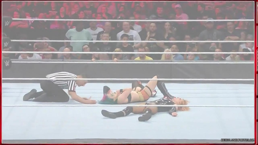 WWE_Monday_Night_Raw_2022_05_23_720p_HDTV_x264-NWCHD_mp4_007313614.jpg