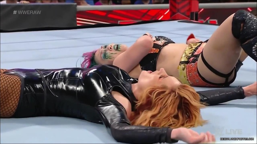 WWE_Monday_Night_Raw_2022_05_23_720p_HDTV_x264-NWCHD_mp4_007321622.jpg