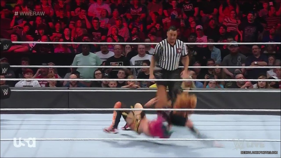 WWE_Monday_Night_Raw_2022_05_23_720p_HDTV_x264-NWCHD_mp4_007355255.jpg