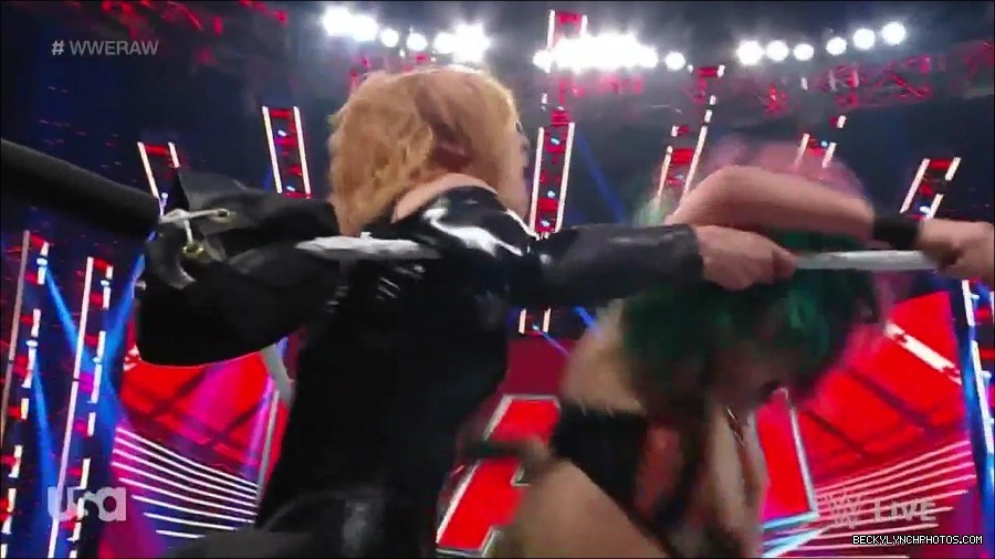 WWE_Monday_Night_Raw_2022_05_23_720p_HDTV_x264-NWCHD_mp4_007360861.jpg