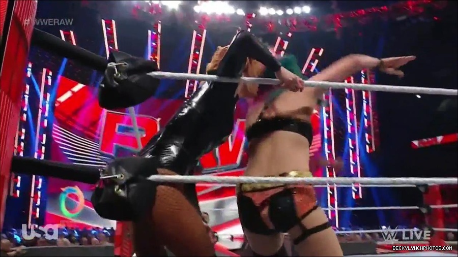 WWE_Monday_Night_Raw_2022_05_23_720p_HDTV_x264-NWCHD_mp4_007361261.jpg