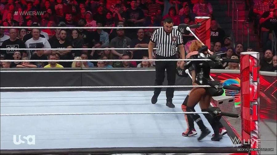 WWE_Monday_Night_Raw_2022_05_23_720p_HDTV_x264-NWCHD_mp4_007362863.jpg