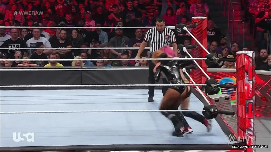 WWE_Monday_Night_Raw_2022_05_23_720p_HDTV_x264-NWCHD_mp4_007363263.jpg