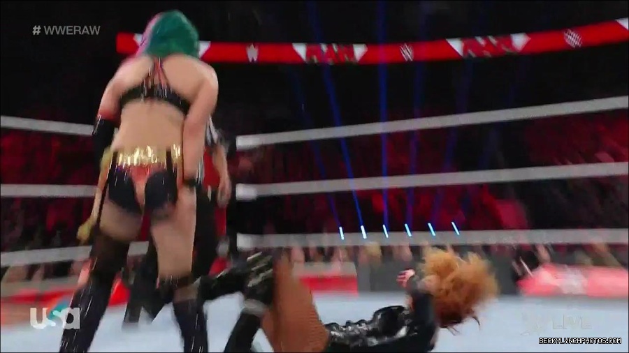 WWE_Monday_Night_Raw_2022_05_23_720p_HDTV_x264-NWCHD_mp4_007369670.jpg