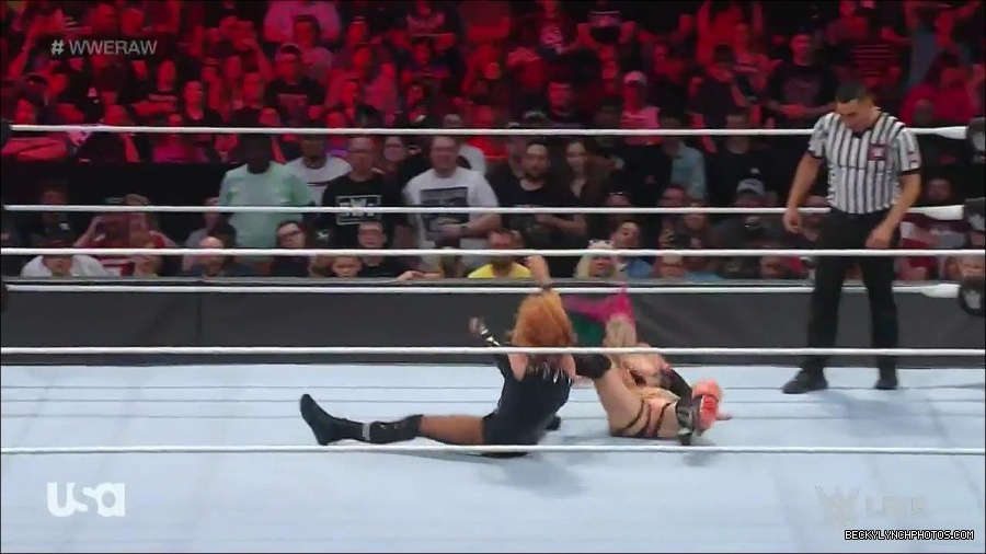 WWE_Monday_Night_Raw_2022_05_23_720p_HDTV_x264-NWCHD_mp4_007373273.jpg