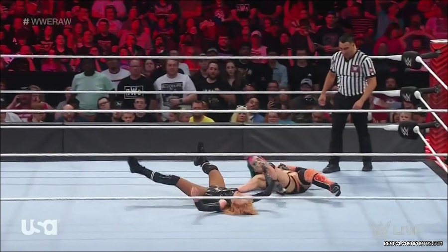 WWE_Monday_Night_Raw_2022_05_23_720p_HDTV_x264-NWCHD_mp4_007373674.jpg