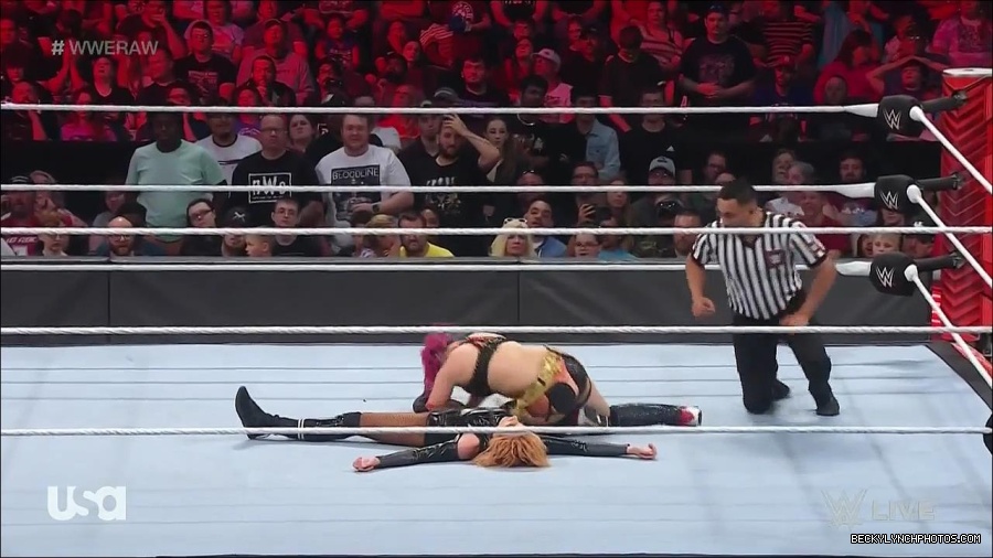 WWE_Monday_Night_Raw_2022_05_23_720p_HDTV_x264-NWCHD_mp4_007374875.jpg