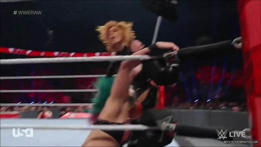 WWE_Monday_Night_Raw_2022_05_23_720p_HDTV_x264-NWCHD_mp4_007407708.jpg