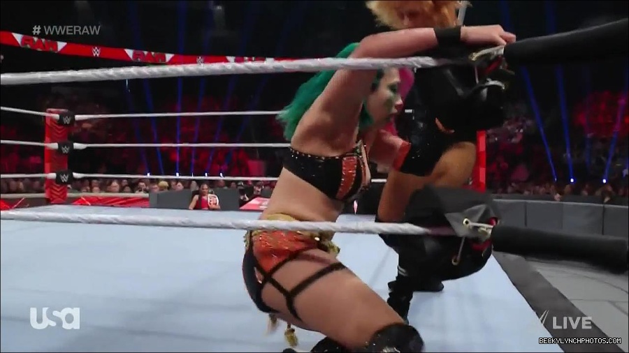 WWE_Monday_Night_Raw_2022_05_23_720p_HDTV_x264-NWCHD_mp4_007408108.jpg