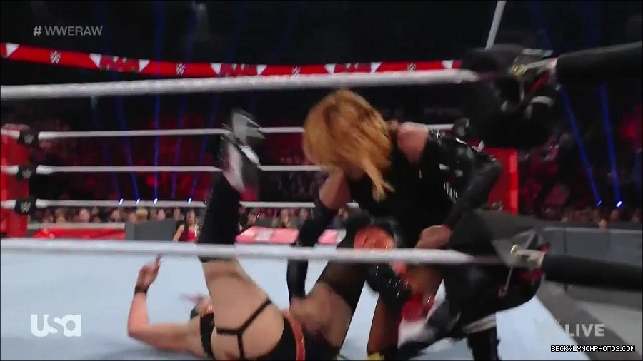 WWE_Monday_Night_Raw_2022_05_23_720p_HDTV_x264-NWCHD_mp4_007408909.jpg